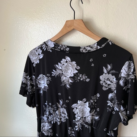 Torrid | Floral Crepe Peplum Blouse - Picture 6 of 6